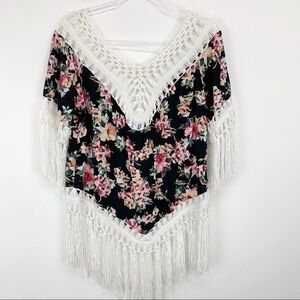 𝅺LOVE J Crochet and Fringe Top Size Medium